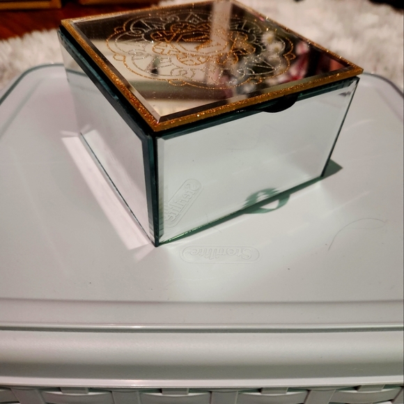 🍁 Cute little jewelry box - Picture 4 of 4